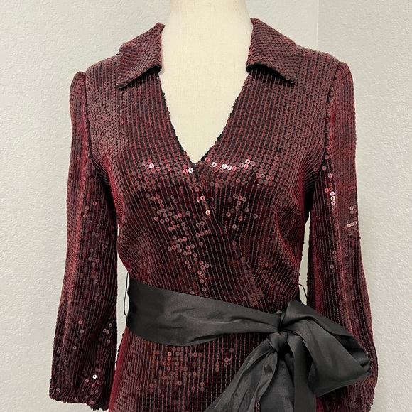 ALICE + OLIVIA Bayley Sequin Collared Wrap Gown - Picture 7 of 11